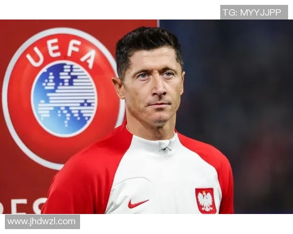 莱万转投巴萨引发拜仁球迷愤怒声讨称其忘恩负义